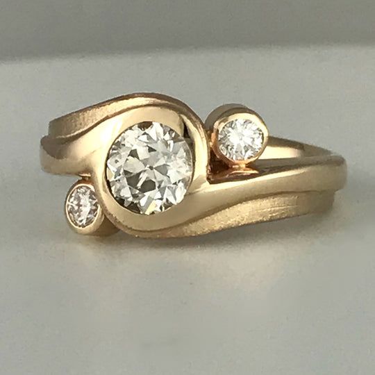 Vintage uregelmæssig gylden smedet zirkonia-ring