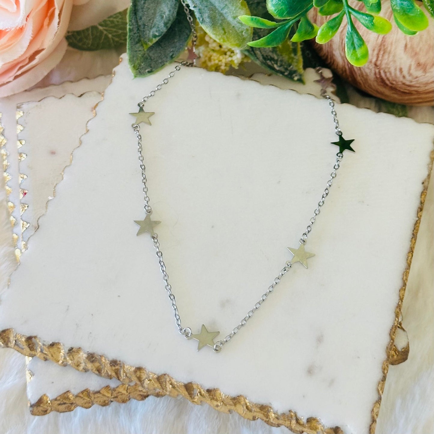 Stella Dainty Star Choker-halskæde med vedhæng - guld eller sølv