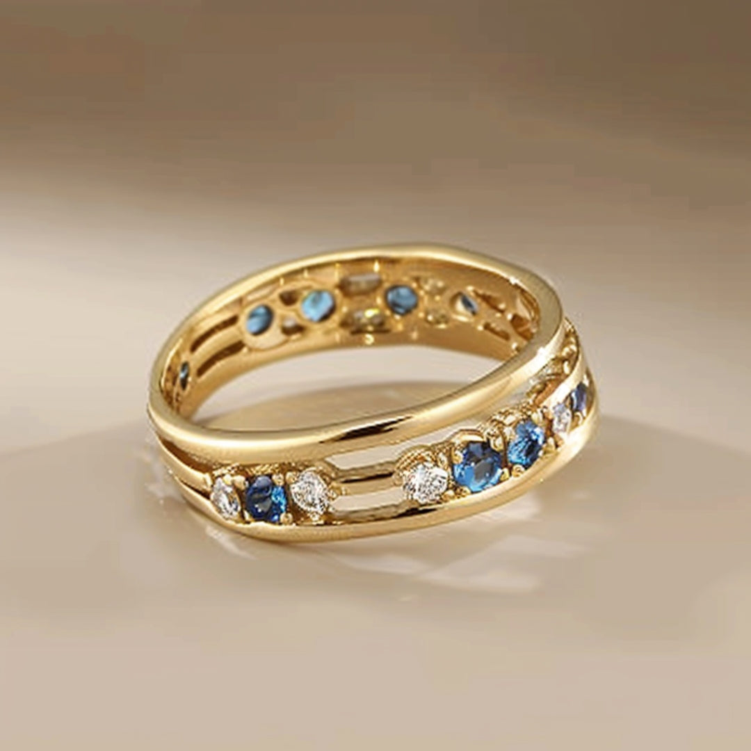 Ring med guld og blå zirkoner
