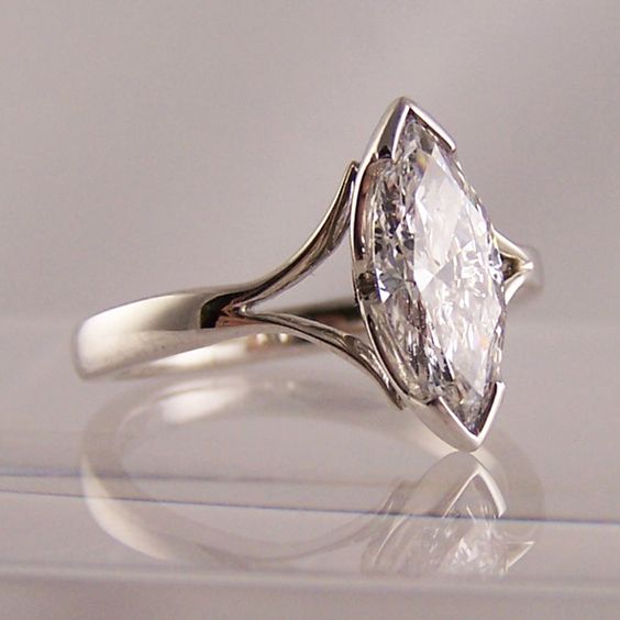 Vintage oval hvid krystal sølvring