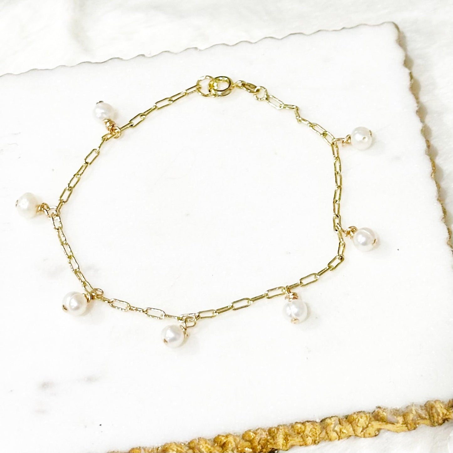 Gina Mini Pearl Charm-armbånd