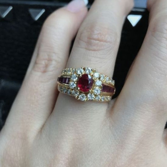 Elegant vintage-ring med rød zirkonia