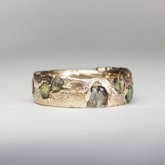Vintage grøn gylden smedet ring