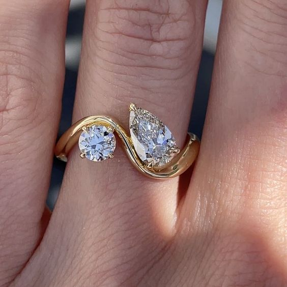 Vintage luksusring med gyldne zirkoner