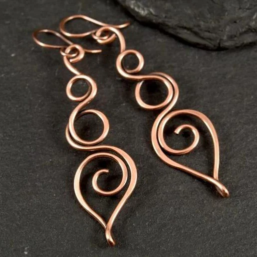 Vintage dinglende hule øreringe i bronze