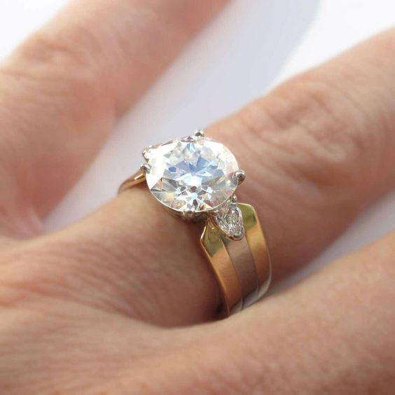 Gylden ring i vintage glas